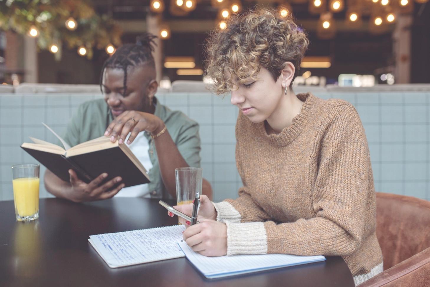 Analyse détaillée des données financières sur écran